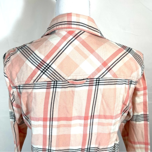 DULUTH TRADING woman's plaid shirt/jacket Peach and Black Cross back Fla… - Picture 9 of 13